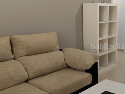 Piso con 3 habitaciones con calefacción y aire acondicionado en Dos Hermanas