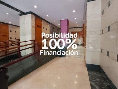 Piso con 4 habitaciones con ascensor, parking, calefacción y aire acondicionado en Sevilla
