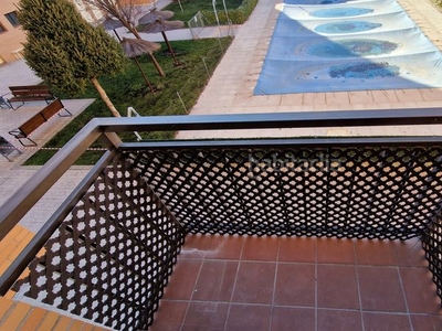 Piso con 3 habitaciones con ascensor, parking, piscina, calefacción y aire acondicionado en Torrejón de Ardoz