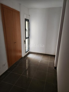 Piso exterior con terraza y balcón en Alcácer