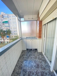 Piso oportunidad: piso para entrar a vivir: 3 dormitorios + balcón + ascensor , en La Roureda en Sabadell
