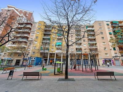 Alquiler de ático en Centre - Reus de 3 habitaciones con terraza y balcón
