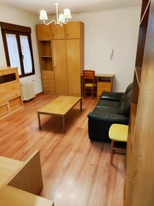 Alquiler de estudio en Antequeruela y Covachuelas con terraza y muebles