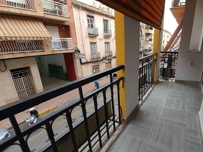 Alquiler de piso en calle Santiago de 3 habitaciones con terraza y balcón