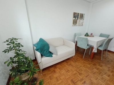 Alquiler de piso en Centro - Logroño de 2 habitaciones con muebles y calefacción
