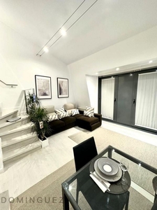 Alquiler de piso en Praza España - Casablanca de 1 habitación con terraza y muebles