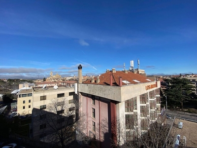 Alquiler de piso en Ezequiel González - Conde de Sepúlveda de 4 habitaciones con terraza y garaje