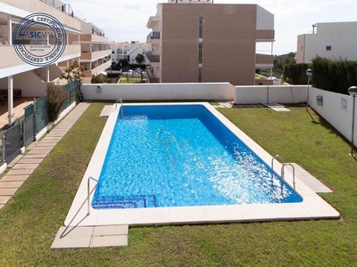 Piso en venta en Costa sur de 2 habitaciones con terraza y piscina