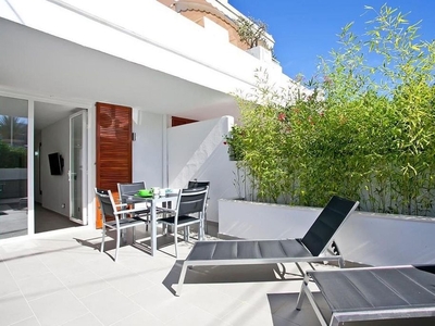 Piso en venta en Port d'Andratx de 2 habitaciones con terraza y piscina