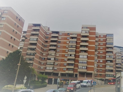 Venta de piso en Begoña de 3 habitaciones con terraza y garaje
