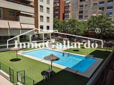 Venta de piso en Martín Carpena - Torre del Río de 3 habitaciones con terraza y piscina