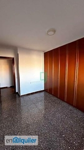 Alquiler 4 habitaciones y ascensor en Sant Adria