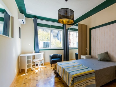 Acogedora habitación en alquiler en apartamento de 5 dormitorios en Chamartín
