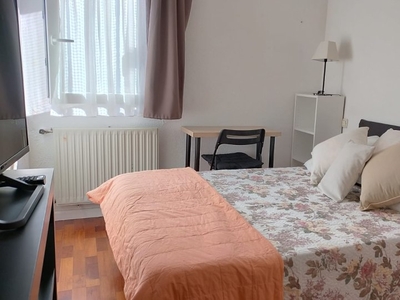 Acogedora habitación en casa de 3 dormitorios en Puente de Vallecas, Madrid