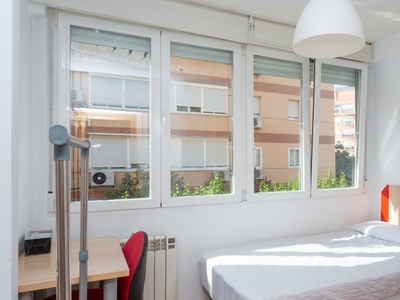 Acogedora habitación en un apartamento de 4 dormitorios en Getafe, Madrid