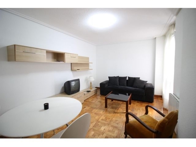 APARTAMENTO CON ASCENSOR EN CALLE TRES DE NOVIEMBRE