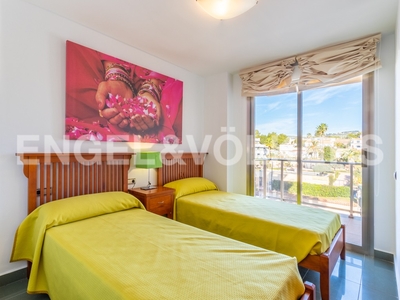 Apartamento de prestigio en 1ª línea con 180º vistas al mar, Calalga