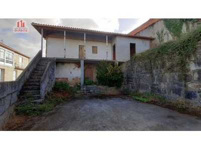 CASA DE PIEDRA PARA REFORMAR, CON PATIO Y PEQUEÑO JARDÍN, EN SOUTOPENEDO