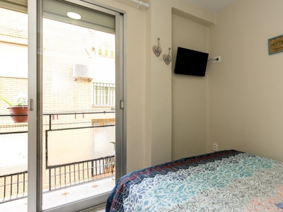 Habitación luminosa en apartamento de 4 dormitorios en La Chana, Granada