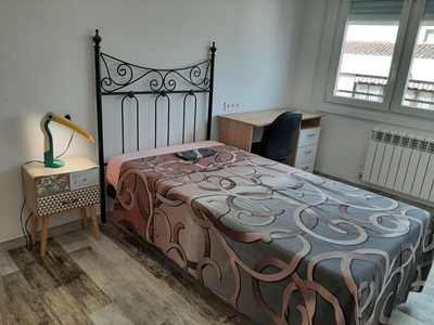 Habitaciones en C/ Marqués de la Ensenada, Logroño por 320€ al mes