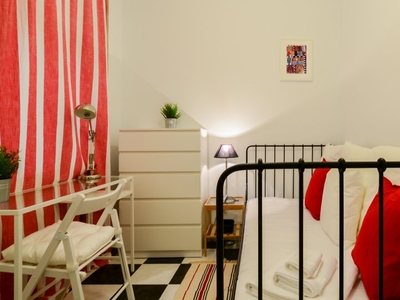 Se alquila habitación en apartamento de 4 dormitorios en Salamanca, Madrid