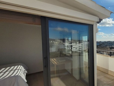Alquiler de ático en Mercat - La Missió - Plaça dels Patins de 3 habitaciones con terraza y garaje