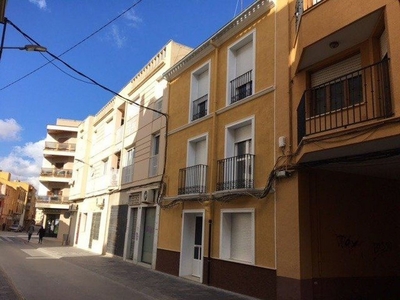 Alquiler de piso en Almansa de 1 habitación con muebles y balcón