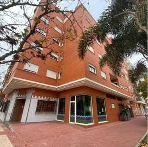 Alquiler de piso en avenida Juan Carlos I de 2 habitaciones con terraza y garaje