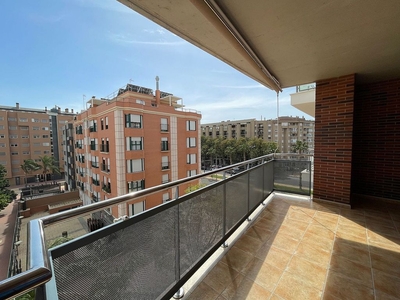 Alquiler de piso en Juan Carlos I de 3 habitaciones con terraza y garaje