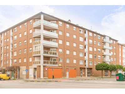Apartamento IDEAL INVERSORES en el Barrrio de Rochapea de Pamplona con garaje y trastero