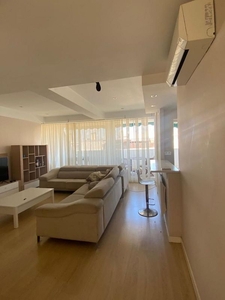 Ático en venta en El Cónsul - Ciudad Universitaria de 4 habitaciones con terraza y piscina