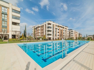 Ático en venta en Zona Monte El Pilar de 3 habitaciones con terraza y piscina