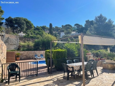 Casa en venta con licencia turística, vista al mar y piscina en Tossa de Mar