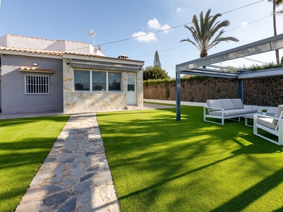 Chalet en venta en El Chaparral - La Siesta - La Torreta, Torrevieja, Alicante