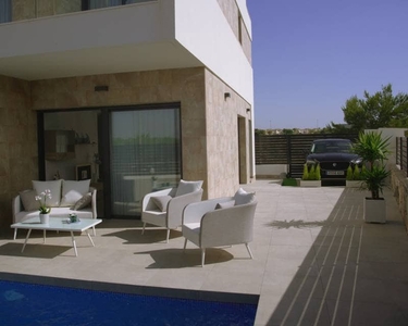 Chalet en venta en Los Montesinos, Alicante