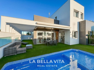 Chalet en venta en Mil Palmeras, Orihuela, Alicante