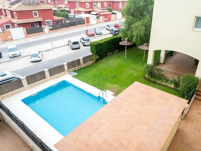 Piso en alquiler en calle Girasol de 2 habitaciones con terraza y piscina