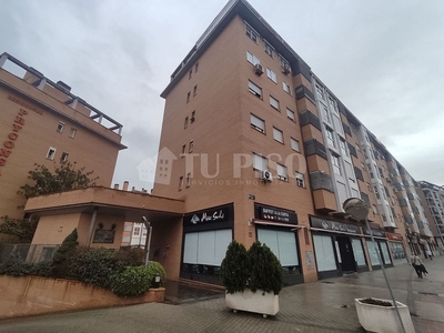 Piso en venta en Buenavista de 3 habitaciones con piscina y garaje