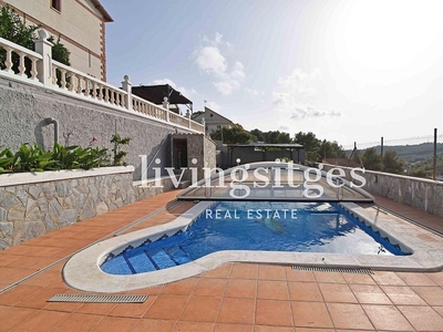 Piso en venta en Costa Cunit - Els Jardins - Els Rosers de 4 habitaciones con terraza y piscina