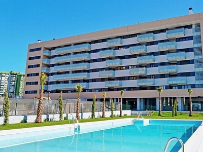 Piso en venta en El Cónsul - Ciudad Universitaria de 3 habitaciones con terraza y piscina