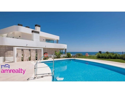 Piso en venta en El Faro de Calaburra - Chaparral de 3 habitaciones con terraza y piscina