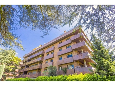 Piso en venta en El Sucre-Universitat de 4 habitaciones con terraza y jardín