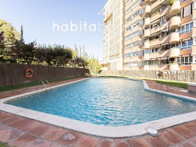 Piso en venta en La Maternitat i Sant Ramon de 5 habitaciones con terraza y piscina