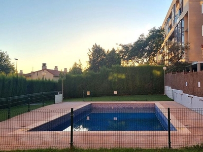 Piso en venta en Parque Goya de 3 habitaciones con terraza y piscina