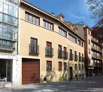 Piso en venta en plaza De Doctor Laguna de 4 habitaciones con terraza y garaje