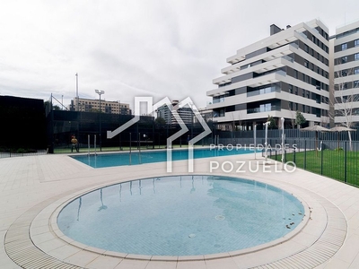 Piso en venta en Valdebebas - Valdefuentes de 4 habitaciones con terraza y piscina