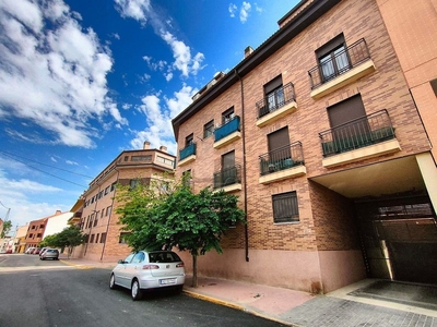 Venta de dúplex en calle De Toledo de 3 habitaciones con terraza y piscina