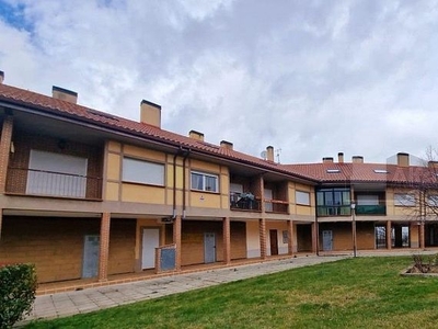 Venta de dúplex en Estación del Espinar de 3 habitaciones con terraza y garaje