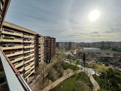 Venta de piso en calle Miraflores de 4 habitaciones con terraza y garaje
