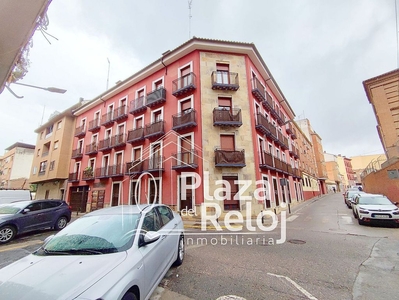 Venta de piso en calle Santo Domingo de 2 habitaciones con terraza y garaje